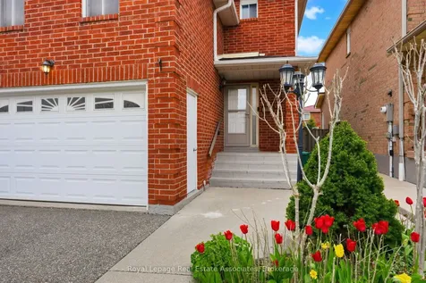 14 Beisel Court Brampton ON L6Z 2R8
