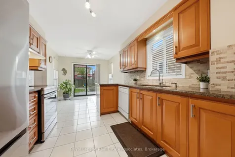 14 Beisel Court Brampton ON L6Z 2R8