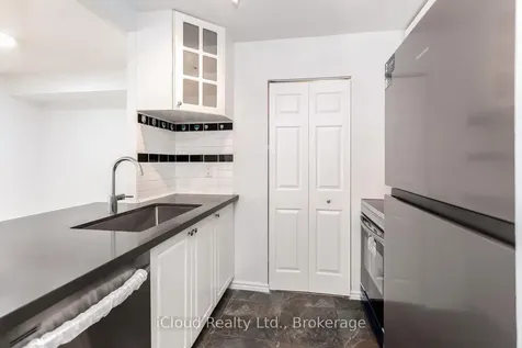 285 Enfield Place Mississauga ON L5B 3Y6