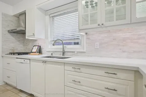 2023 Shady Glen Road Oakville ON L6M 3T4