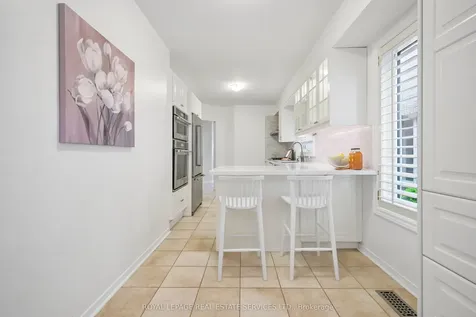 2023 Shady Glen Road Oakville ON L6M 3T4