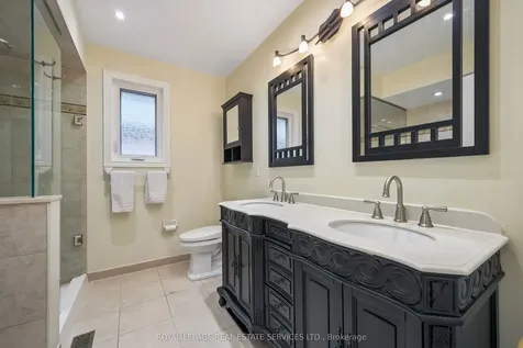 2023 Shady Glen Road Oakville ON L6M 3T4