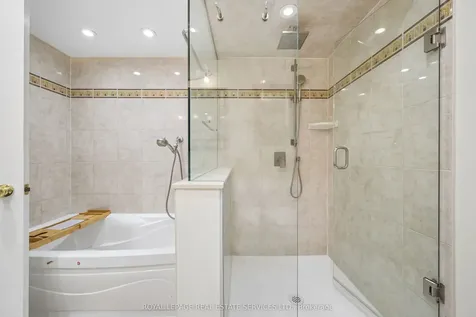 2023 Shady Glen Road Oakville ON L6M 3T4