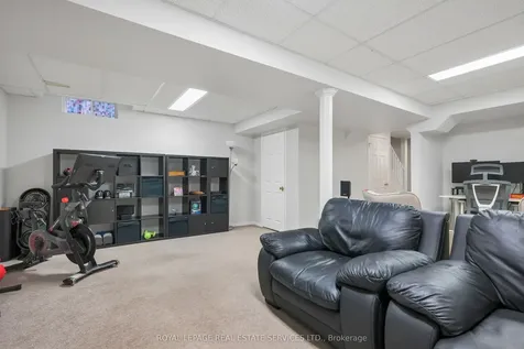 2023 Shady Glen Road Oakville ON L6M 3T4
