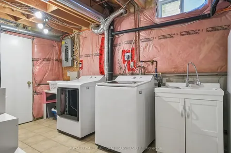 2023 Shady Glen Road Oakville ON L6M 3T4