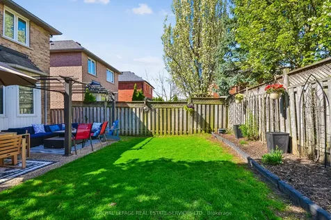 2023 Shady Glen Road Oakville ON L6M 3T4