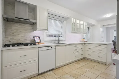 2023 Shady Glen Road Oakville ON L6M 3T4