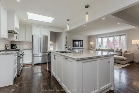 5411 Cornwall Crescent Burlington ON L7L 3K2