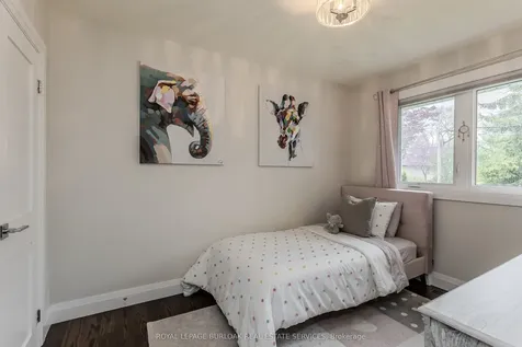 5411 Cornwall Crescent Burlington ON L7L 3K2