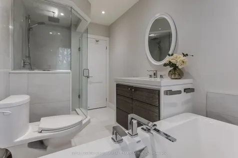 5411 Cornwall Crescent Burlington ON L7L 3K2