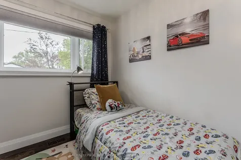 5411 Cornwall Crescent Burlington ON L7L 3K2