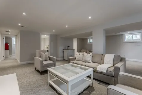 5411 Cornwall Crescent Burlington ON L7L 3K2