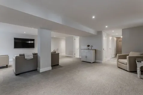5411 Cornwall Crescent Burlington ON L7L 3K2