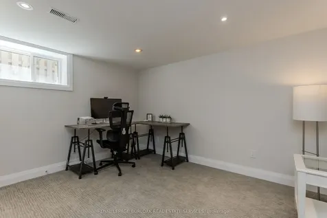5411 Cornwall Crescent Burlington ON L7L 3K2