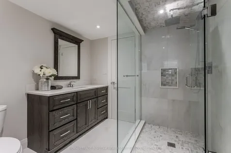 5411 Cornwall Crescent Burlington ON L7L 3K2