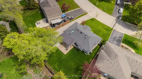5411 Cornwall Crescent Burlington ON L7L 3K2