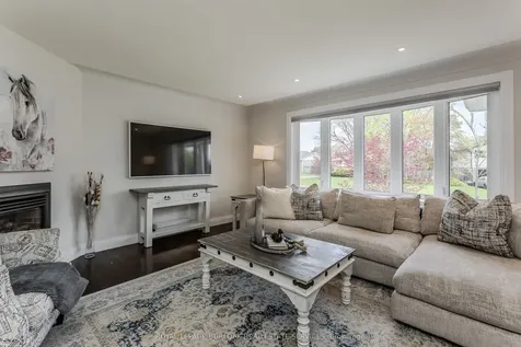 5411 Cornwall Crescent Burlington ON L7L 3K2