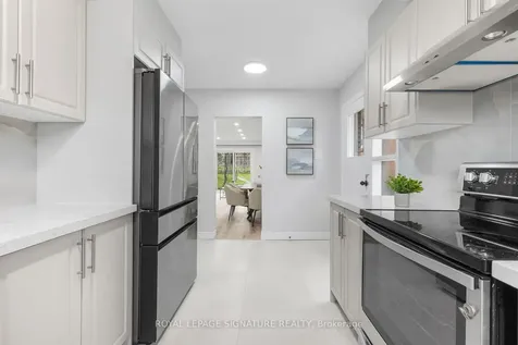 17 Norfield Crescent Toronto ON M9W 1X5