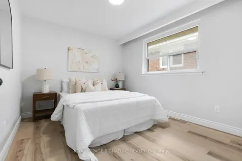 17 Norfield Crescent Toronto ON M9W 1X5