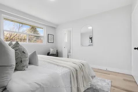 17 Norfield Crescent Toronto ON M9W 1X5
