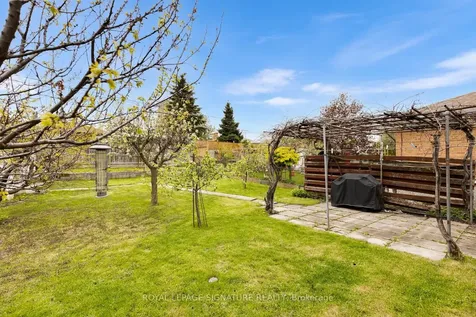 17 Norfield Crescent Toronto ON M9W 1X5