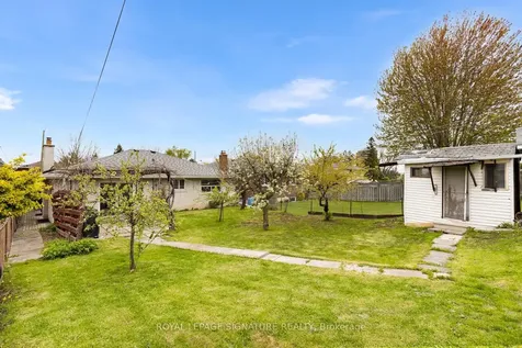 17 Norfield Crescent Toronto ON M9W 1X5