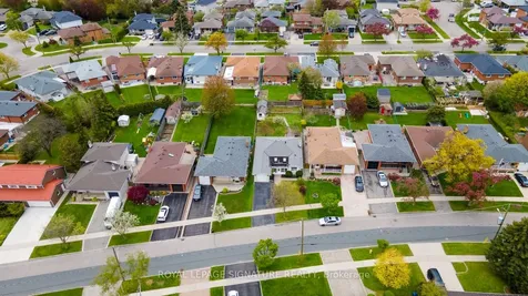 17 Norfield Crescent Toronto ON M9W 1X5