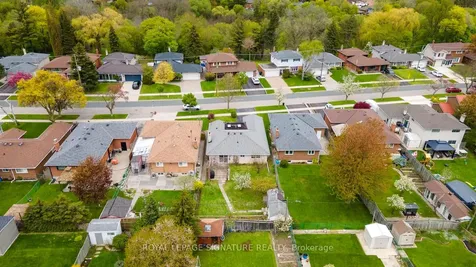 17 Norfield Crescent Toronto ON M9W 1X5