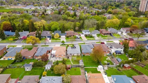 17 Norfield Crescent Toronto ON M9W 1X5
