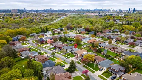 17 Norfield Crescent Toronto ON M9W 1X5