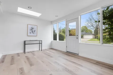 17 Norfield Crescent Toronto ON M9W 1X5