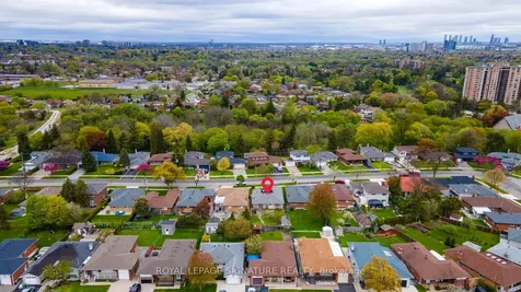 17 Norfield Crescent Toronto ON M9W 1X5