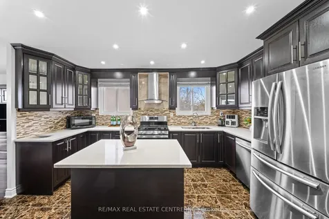 22 Glen Echo Court Brampton ON L6S 5T9