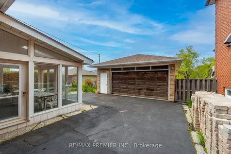 436 Rustic Road Toronto ON M6L 1W9