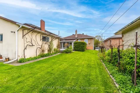 436 Rustic Road Toronto ON M6L 1W9