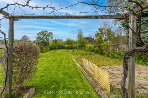 436 Rustic Road Toronto ON M6L 1W9