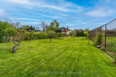 436 Rustic Road Toronto ON M6L 1W9