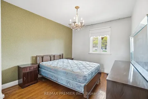 436 Rustic Road Toronto ON M6L 1W9