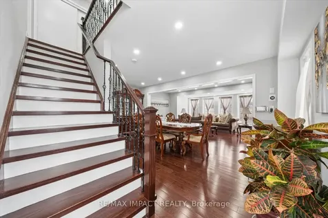 21 Decker Hollow Circle Brampton ON L6X 0K9