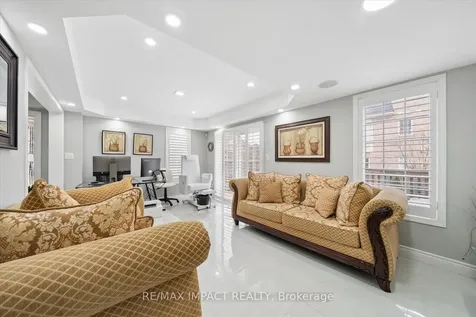 21 Decker Hollow Circle Brampton ON L6X 0K9