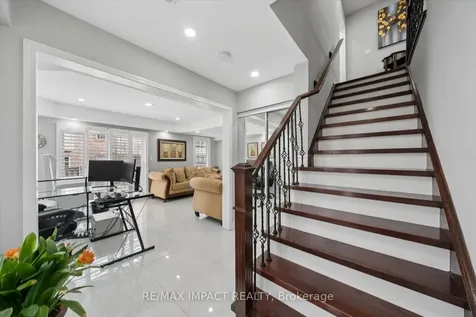 21 Decker Hollow Circle Brampton ON L6X 0K9