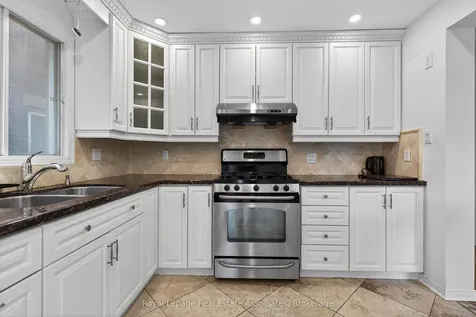 5623 Haddon Hall Road Mississauga ON L5M 5G4