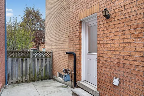 5623 Haddon Hall Road Mississauga ON L5M 5G4