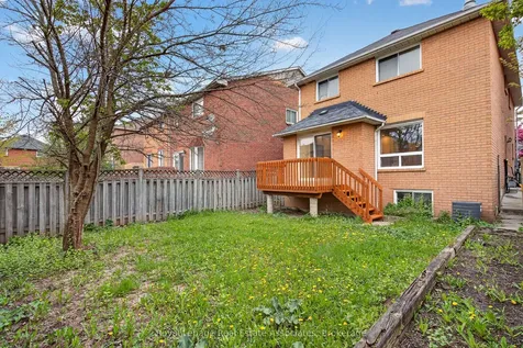 5623 Haddon Hall Road Mississauga ON L5M 5G4