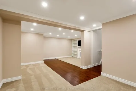2825 Gananoque Drive Mississauga ON L5N 1V6