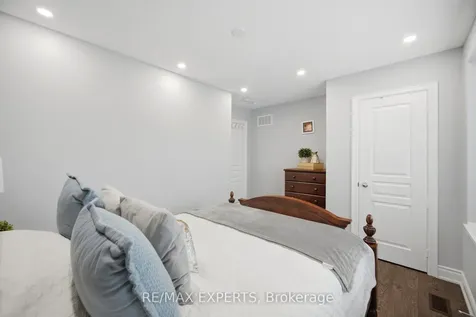64 Holbrook Court Milton ON L9E 1J1