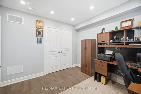 64 Holbrook Court Milton ON L9E 1J1