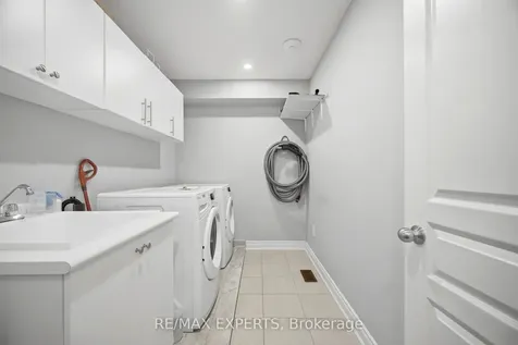 64 Holbrook Court Milton ON L9E 1J1