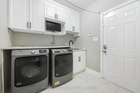 64 Strathdale Road Brampton ON L6P 2Y4