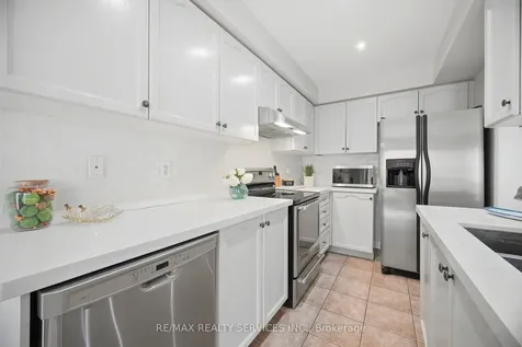 525 Novo Star Drive Mississauga ON L5W 1Y1